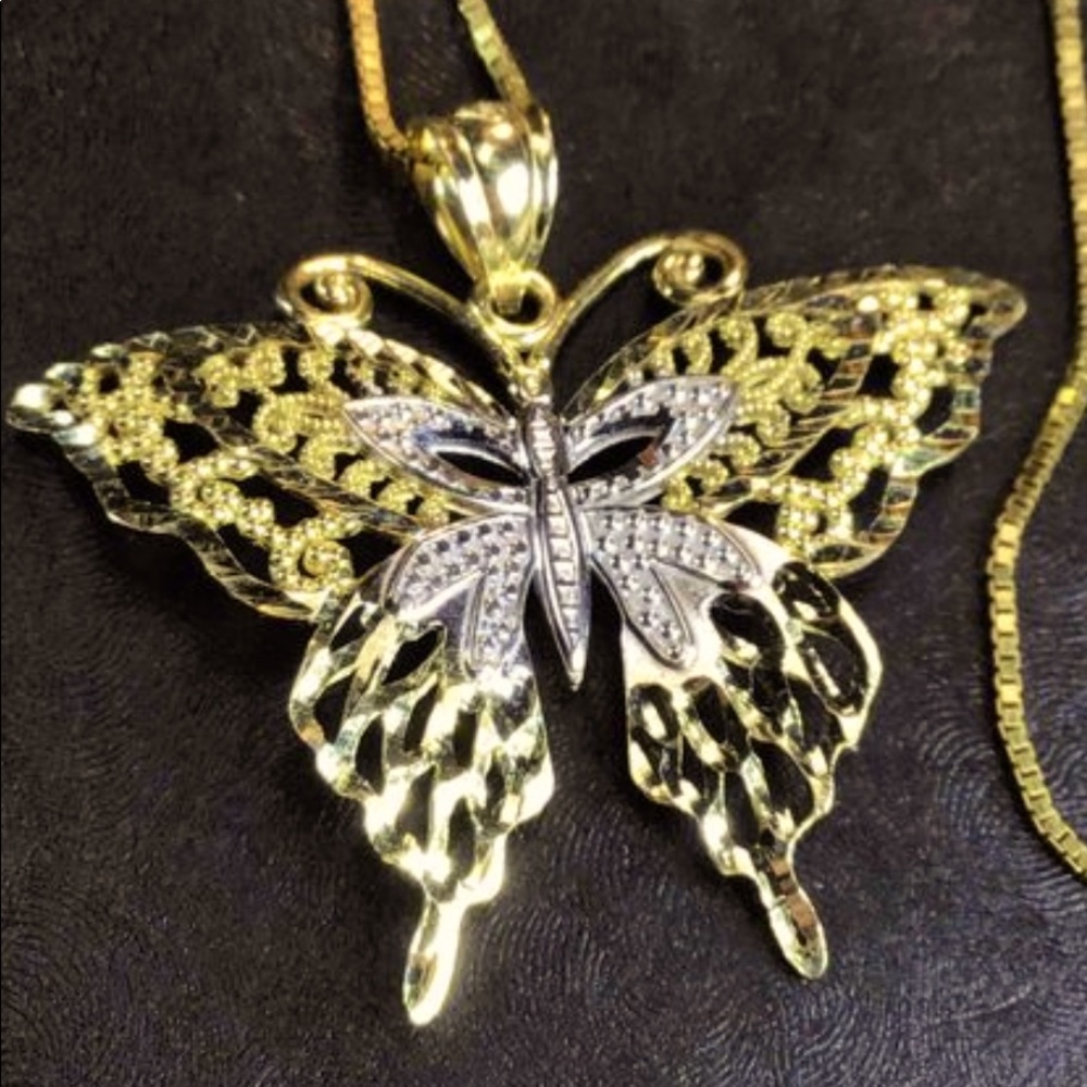 🦋 ✨14k Solid Gold Butterfly Necklace ✨🦋